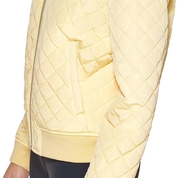 Brand New Levi's Women's Yellow Size Extra small Diamond Quilted Bomber Jacket - Picture 3 of 10